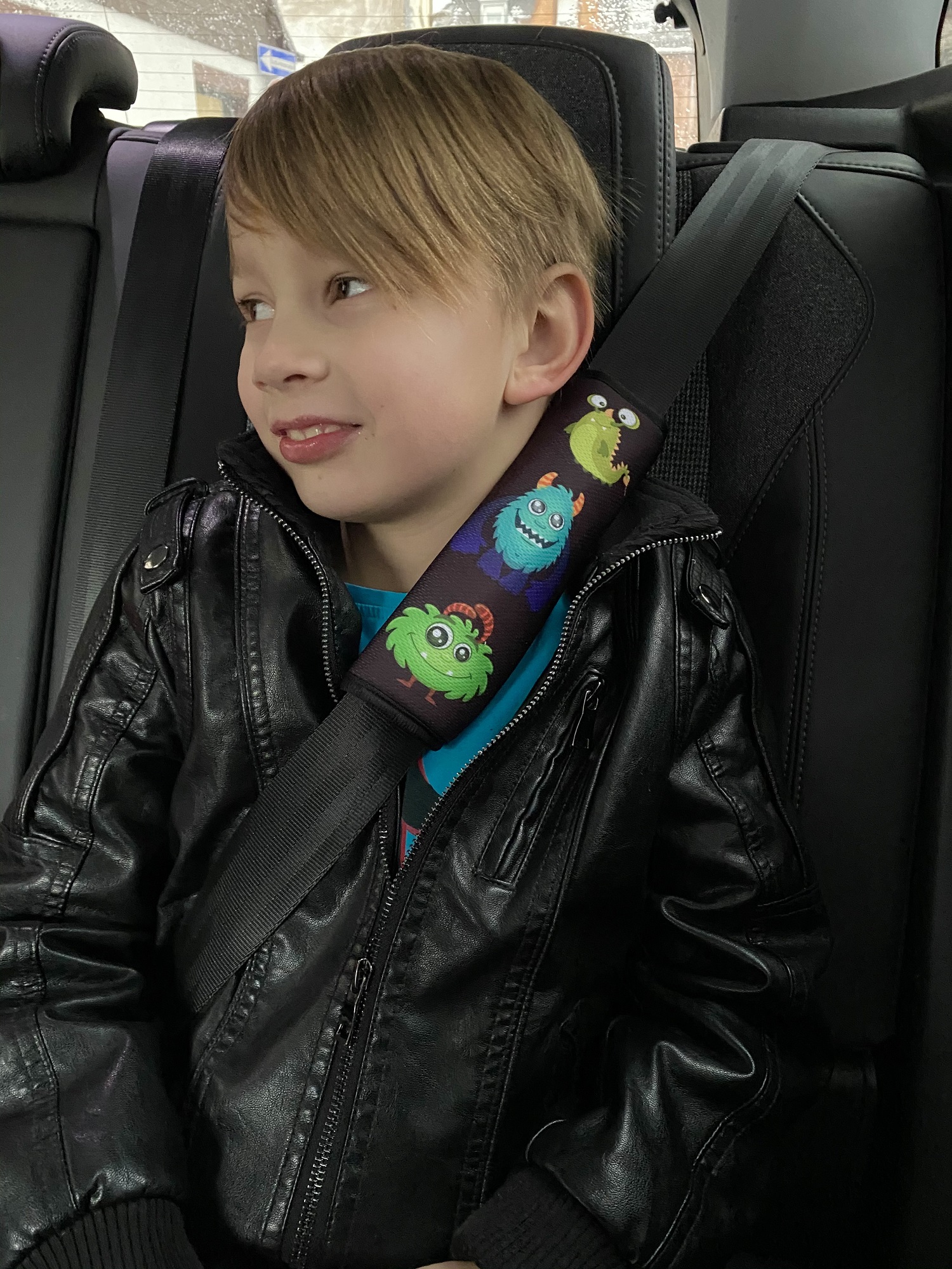 HECKBO 1x Kinder Auto Gurtpolster Gurtschutz mit Rennauto Motiv -  Sicherheitsgurt Polster für Kinder und Babys- Ideal für jeden Gurt